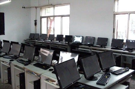 自贡三星职业技术学校(自贡三星职中)计算机房